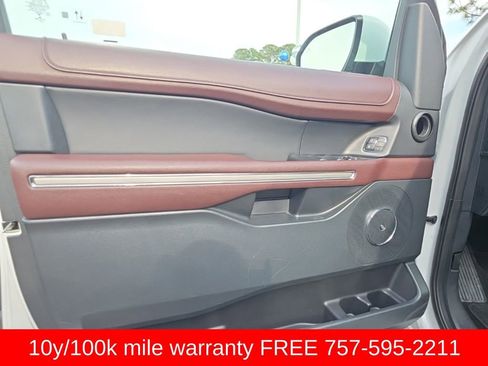 Used 2022 Ford Expedition Limited image 7