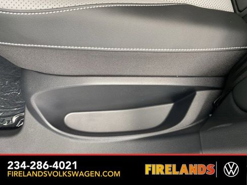 New 2025 Volkswagen Tiguan SE image 63