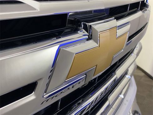Certified 2024 Chevrolet Silverado 2500 LTZ w/ LTZ Convenience Package image 38