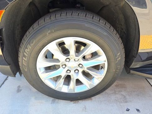 Used 2023 Chevrolet Suburban Premier image 10