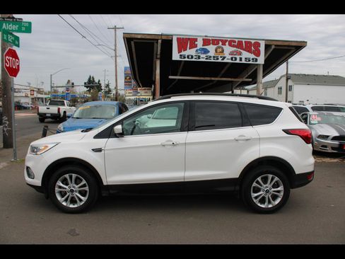 Used 2019 Ford Escape SEL image 2