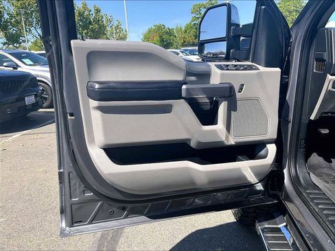 Used 2021 Ford F250 XLT w/ XLT Premium Package AWD/4WD image 24