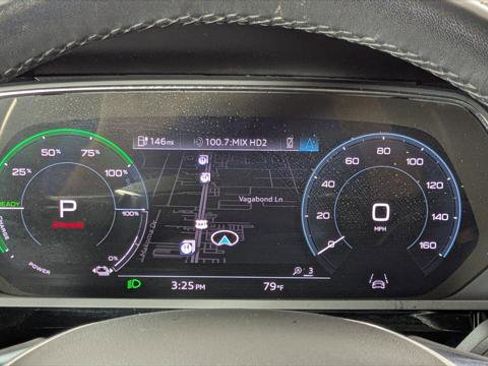 Used 2022 Audi e-tron Premium Plus w/ Premium Plus Package image 27