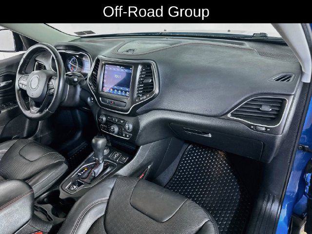 Used 2020 Jeep Cherokee Trailhawk AWD/4WD image 13