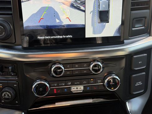 Used 2022 Ford F150 Lariat w/ Max Trailer Tow Package image 11