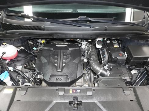 Used 2024 Kia Carnival LX FWD image 10