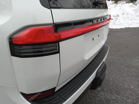 Used 2024 Lexus GX 550 w/ Accessory Package (Z1) image 8