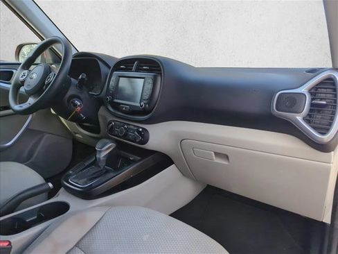 Used 2020 Kia Soul LX image 25