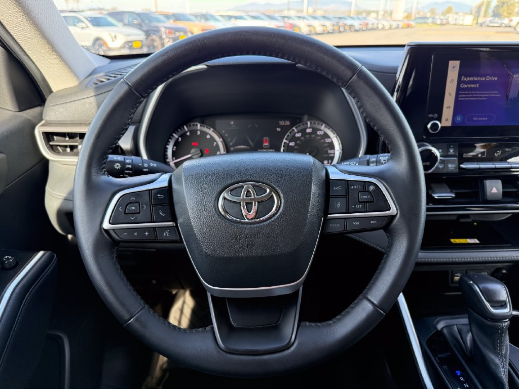 Used 2023 Toyota Highlander XLE AWD/4WD image 24