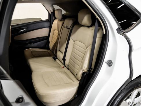 Used 2019 Ford Edge SE FWD image 35