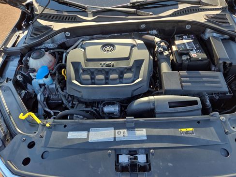 Used 2020 Volkswagen Passat 2.0T R-Line image 33