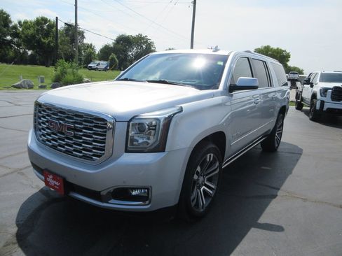 Certified 2018 GMC Yukon XL Denali w/ Denali Ultimate Package AWD/4WD image 13