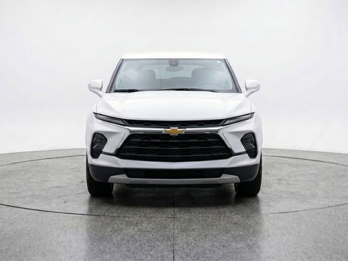 Used 2025 Chevrolet Blazer LT FWD image 2