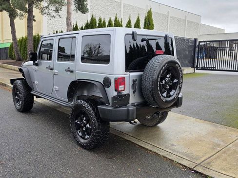 Used 2015 Jeep Wrangler Unlimited Sahara w/ Dual Top Group image 7