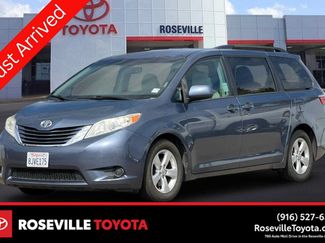 Used 2015 Toyota Sienna LE FWD video 1