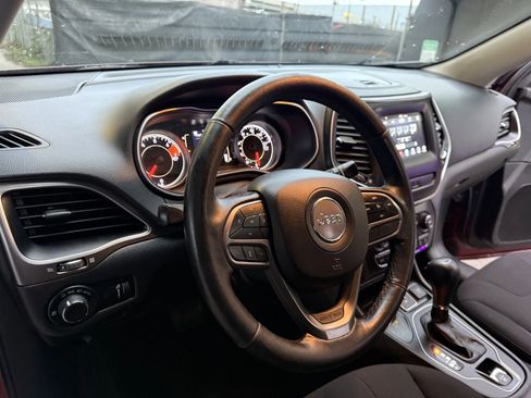 Used 2020 Jeep Cherokee Latitude w/ Cold Weather Group AWD/4WD image 8