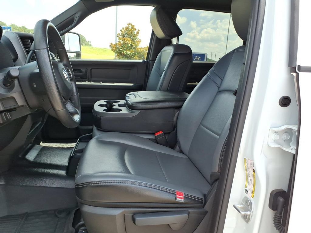 Used 2024 RAM 3500 Tradesman w/ Chrome Appearance Group AWD/4WD image 12