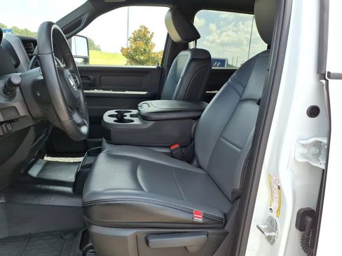 Used 2024 RAM 3500 Tradesman w/ Chrome Appearance Group AWD/4WD image 12
