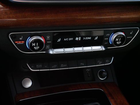 Used 2023 Audi Q5 e Premium w/ Convenience Package image 23