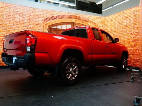 Used 2019 Toyota Tacoma SR5 AWD/4WD image 8