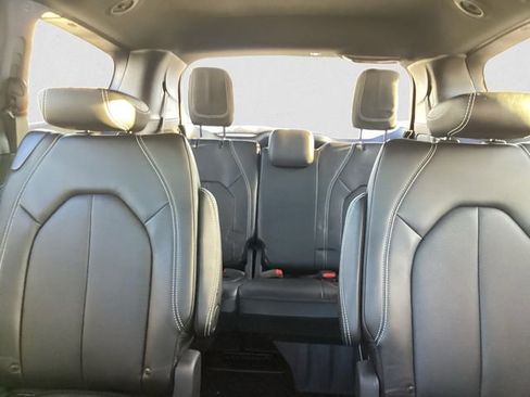 New 2026 Chrysler Pacifica Select image 14