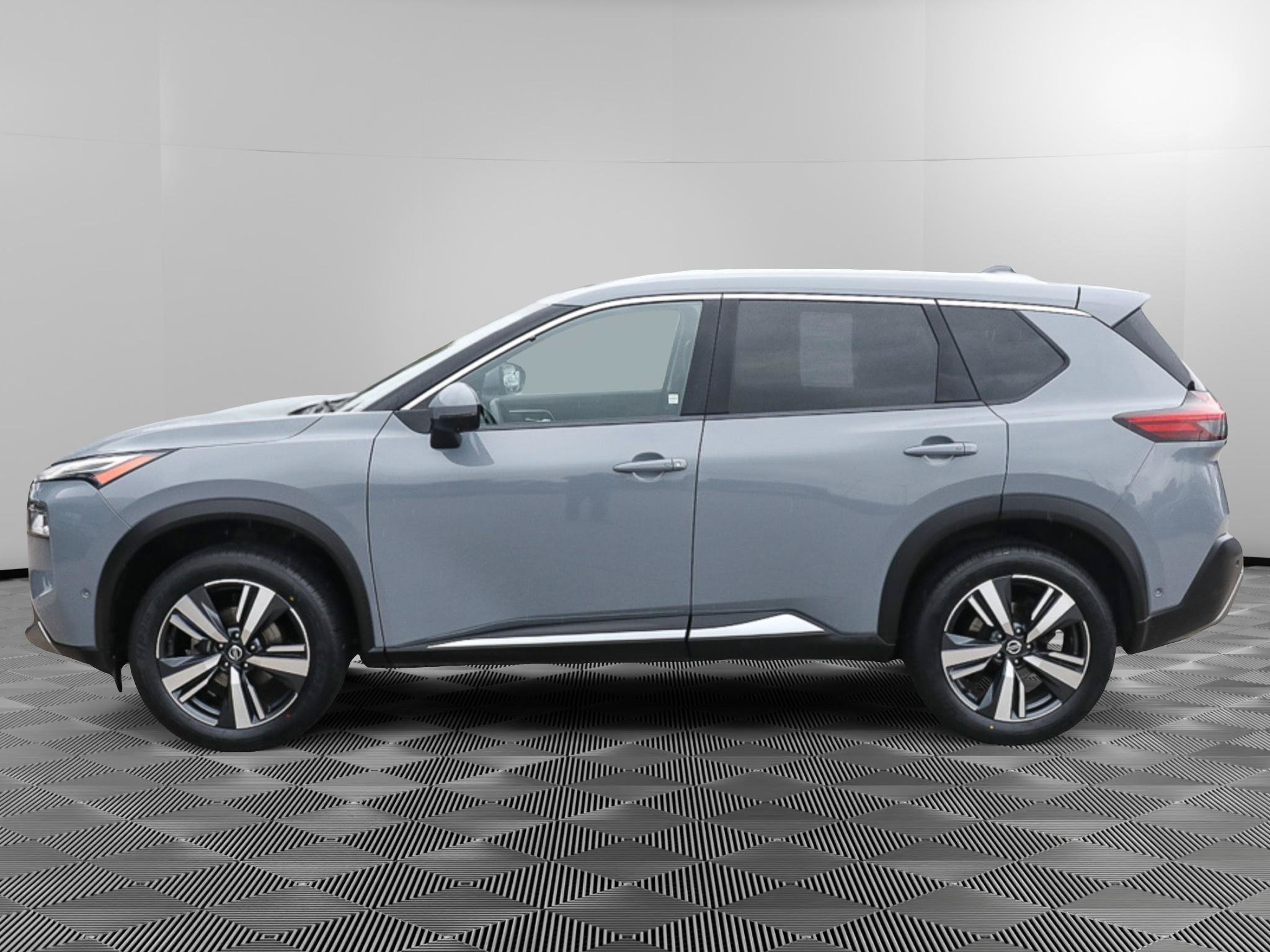 Used 2021 Nissan Rogue Platinum FWD image 3