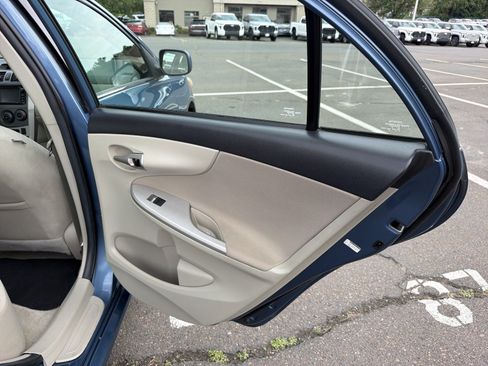 Used 2013 Toyota Corolla LE FWD image 32