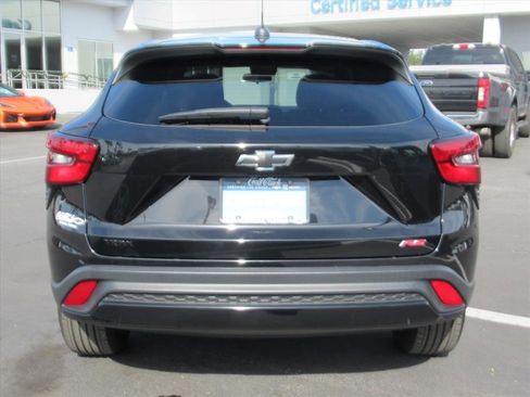 Certified 2024 Chevrolet Trax RS w/ Driver Confidence Package image 5