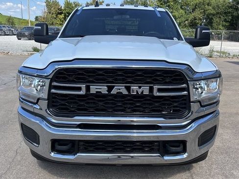 Used 2024 RAM 2500 Tradesman w/ Chrome Appearance Group AWD/4WD image 9