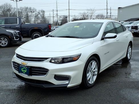 Certified 2017 Chevrolet Malibu LT image 3