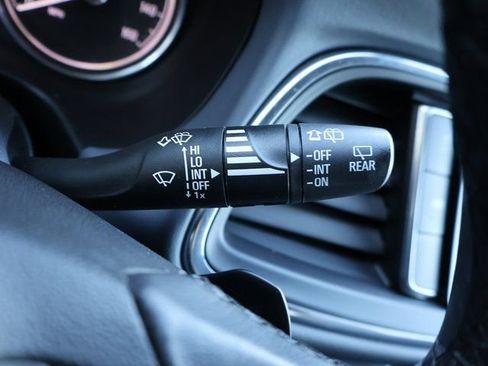 Used 2021 Buick Enclave Essence image 40