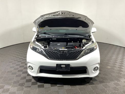 Used 2012 Toyota Sienna SE image 6