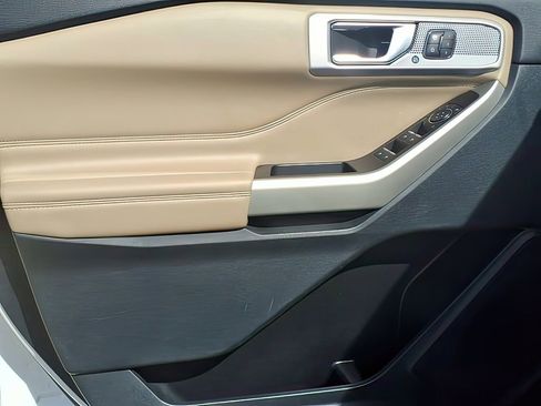 Used 2021 Ford Explorer Limited w/ Equipment Group 301A image 23