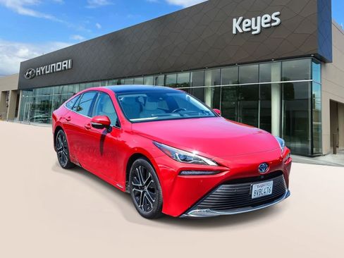 Used 2021 Toyota Mirai RWD image 3