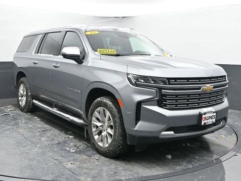 Used 2023 Chevrolet Suburban Premier image 2
