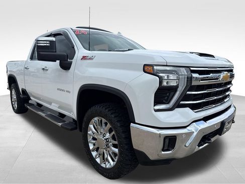 Used 2024 Chevrolet Silverado 2500 LTZ w/ LTZ Convenience Package AWD/4WD image 10