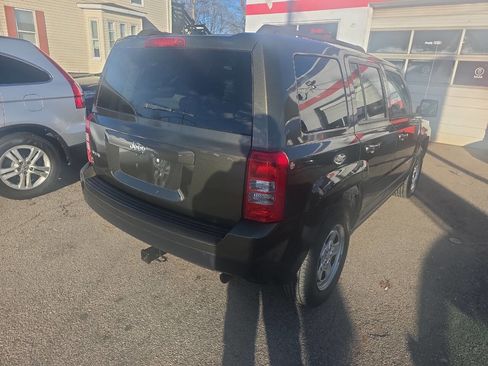 Used 2016 Jeep Patriot Sport w/ Power Value Group image 4