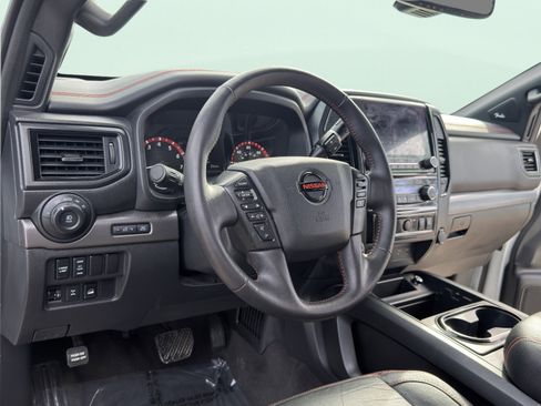 Used 2021 Nissan Titan PRO-4X w/ Pro-4x Convenience Package image 16