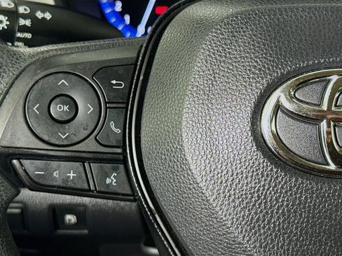 Used 2022 Toyota Corolla LE FWD image 11