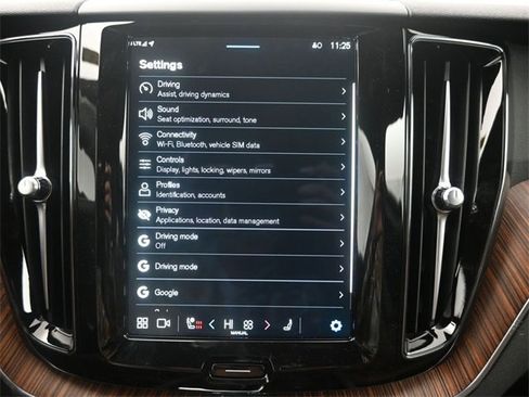 Used 2025 Volvo XC60 B5 Plus w/ Climate Package image 15