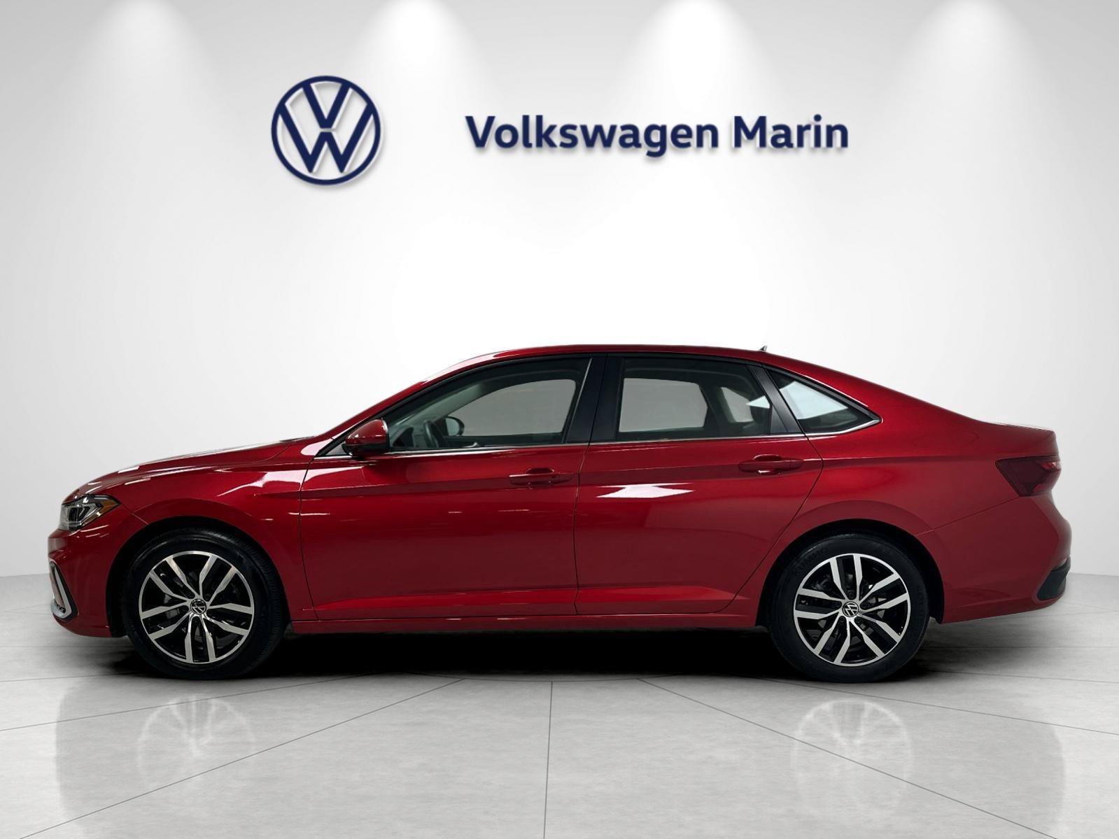 Used 2025 Volkswagen Jetta SE w/ Sunroof Package FWD image 2
