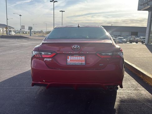 Used 2023 Toyota Camry SE image 3