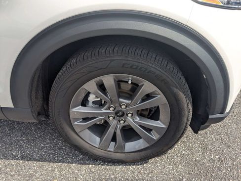 Used 2021 Ford Explorer XLT w/ Equipment Group 202A RWD image 11