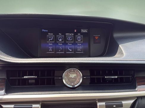 Used 2016 Lexus ES 350 w/ Luxury Package w/Wood Trim FWD image 24