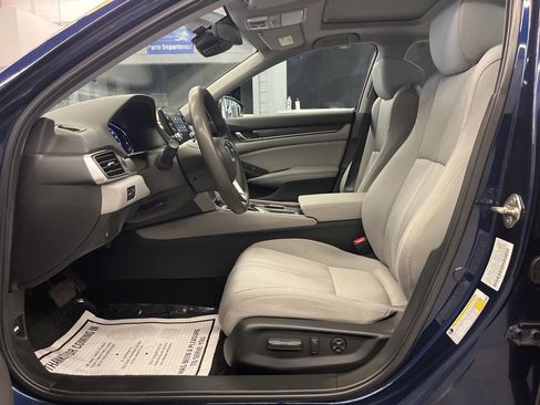 Used 2019 Honda Accord EX image 10