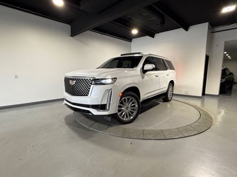 Used 2023 Cadillac Escalade Premium Luxury AWD/4WD image 3