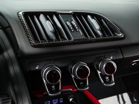 Used 2018 Audi R8 V10 w/ Premium Package image 18