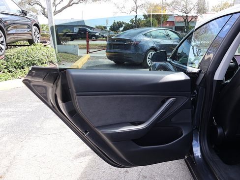 Used 2018 Tesla Model 3 Mid Range image 24