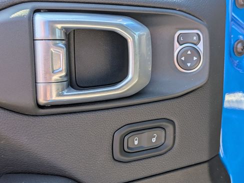 Used 2020 Jeep Gladiator Mojave w/ Dual Top Group AWD/4WD image 13