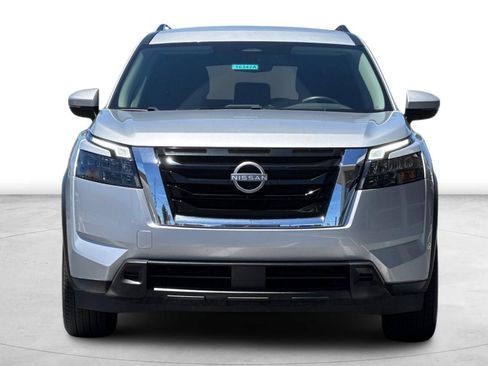 Used 2025 Nissan Pathfinder SV FWD image 10